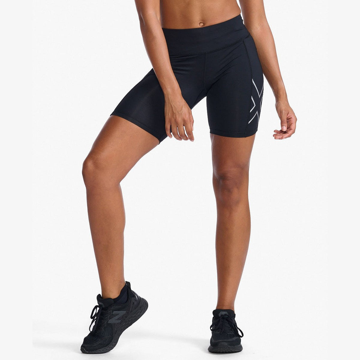 2XU Aero Mid-Rise Compression 6" Shorts Womens APPAREL - Womens Shorts BLACK/SILVER REFLECTIVE