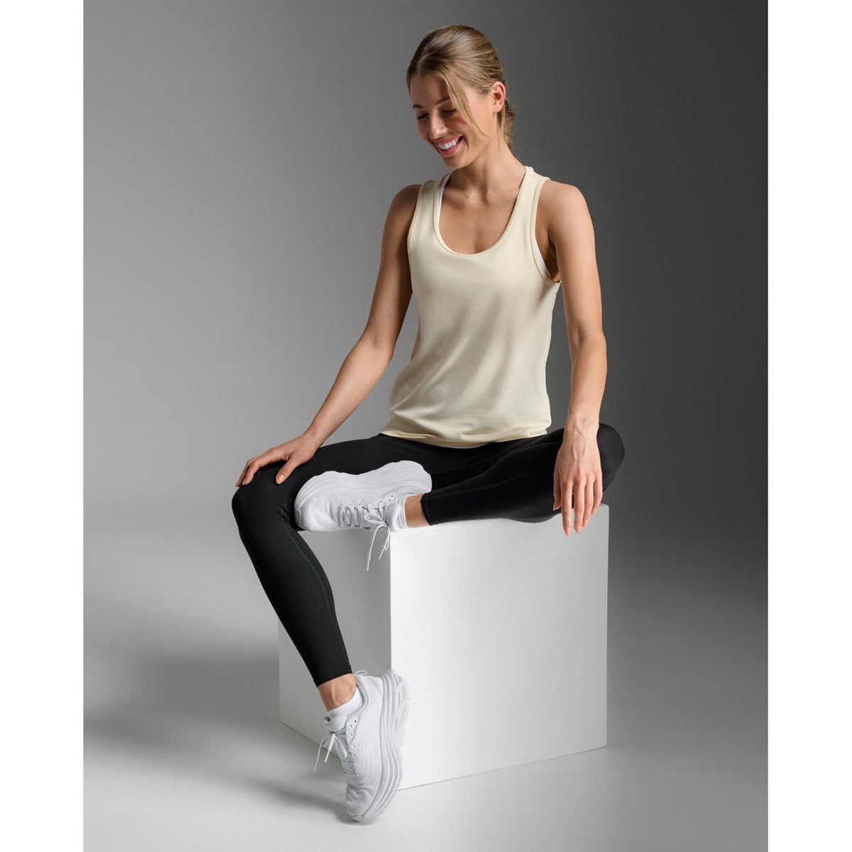 2XU Aero Singlet Womens - APPAREL - Womens Tanks