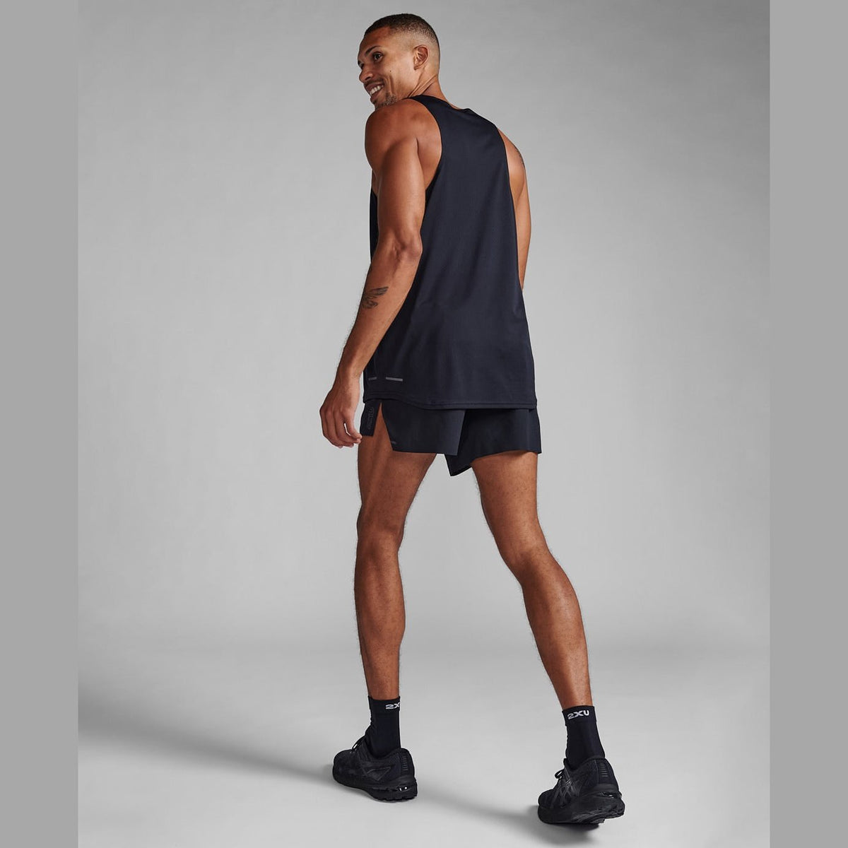 2XU Light Speed Tech Singlet Mens APPAREL - Mens Singlets 
