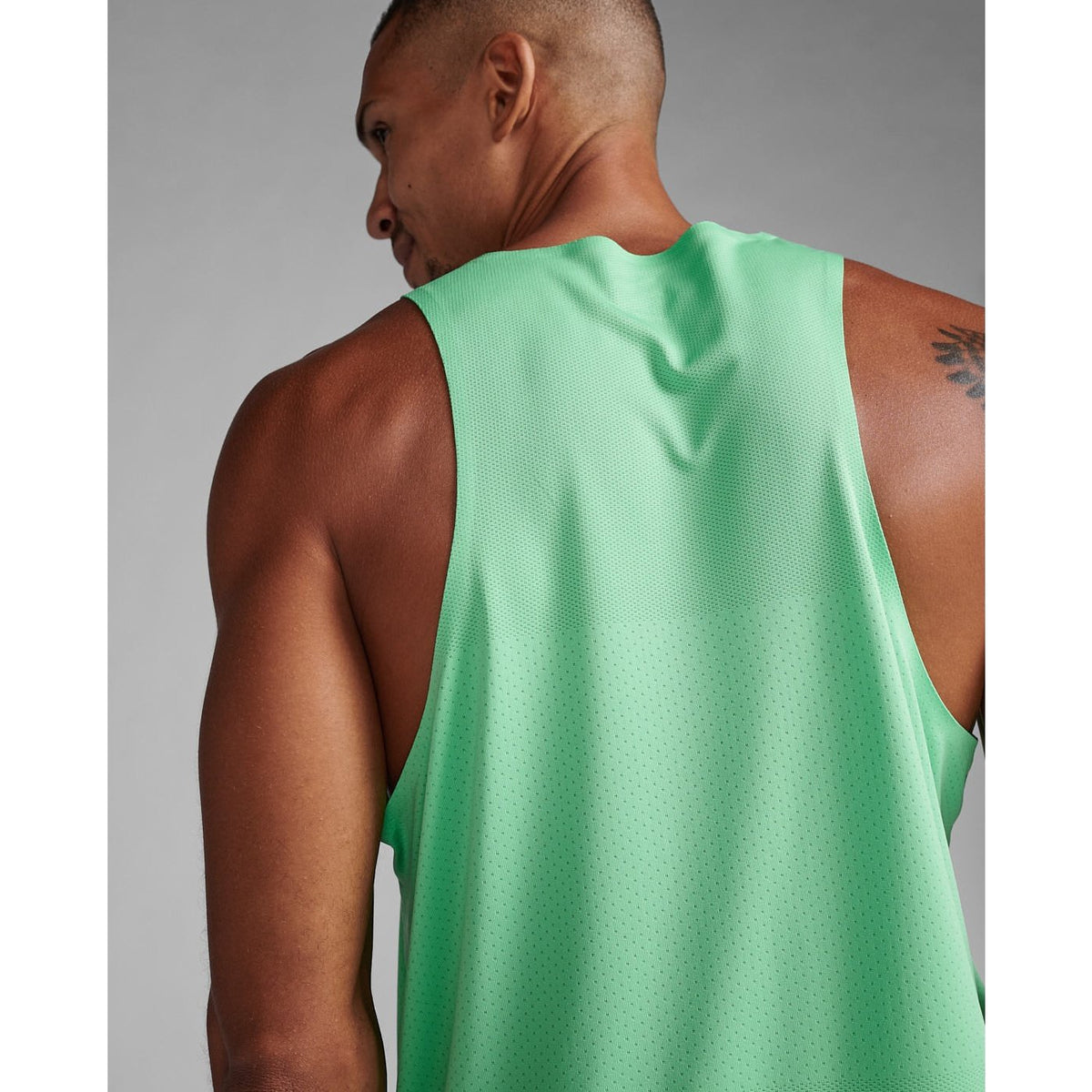 2XU Light Speed Tech Singlet Mens APPAREL - Mens Singlets 
