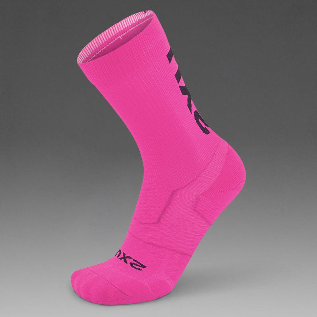 2XU Vectr Light Cushion Crew Sock GEAR - Socks FUCHSIA/BLACK