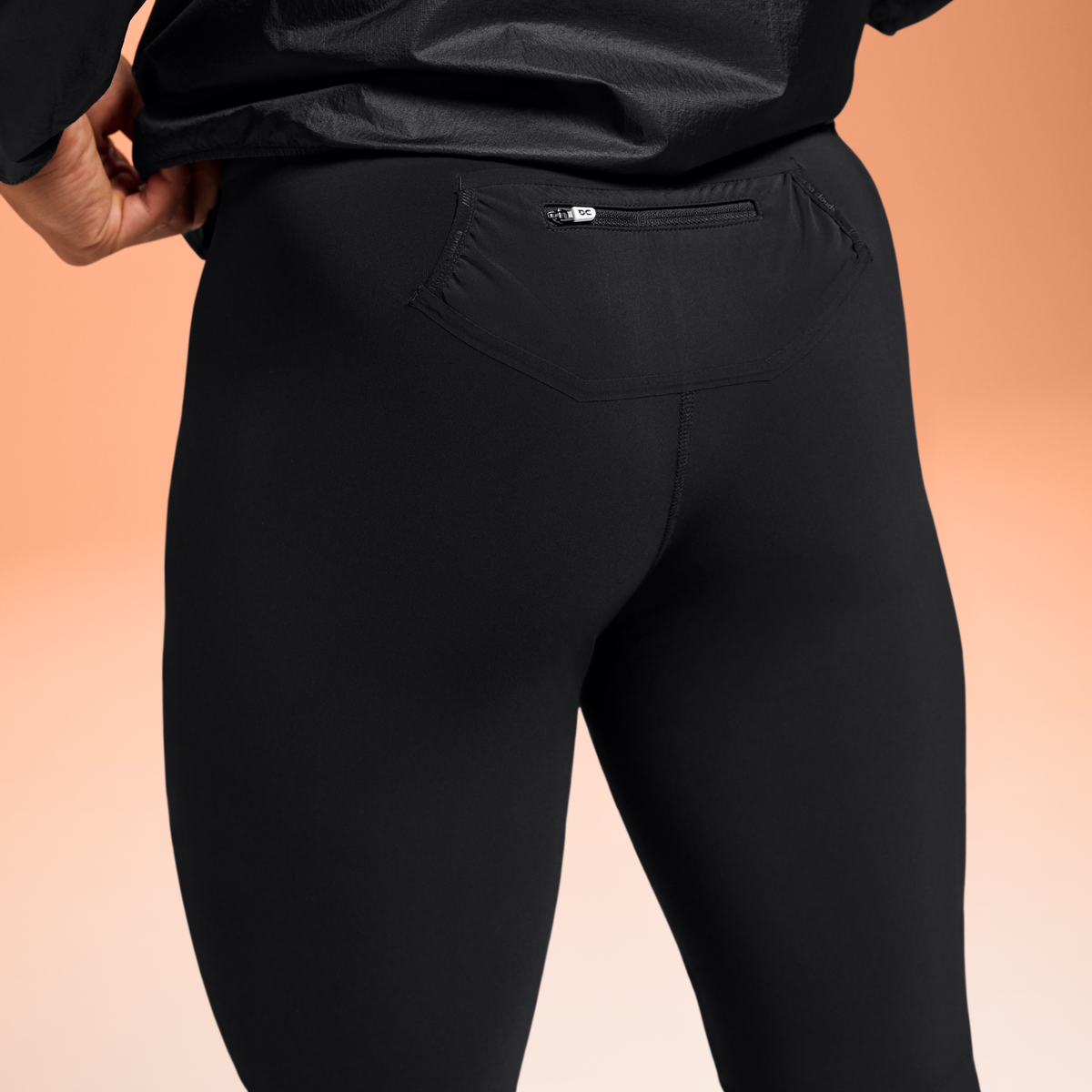 ON Race Tights Half Mens APPAREL - Mens Shorts