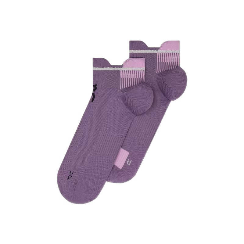 ON Performance Run Low Sock Unisex GEAR - Socks DEWBERRY/SAKURA