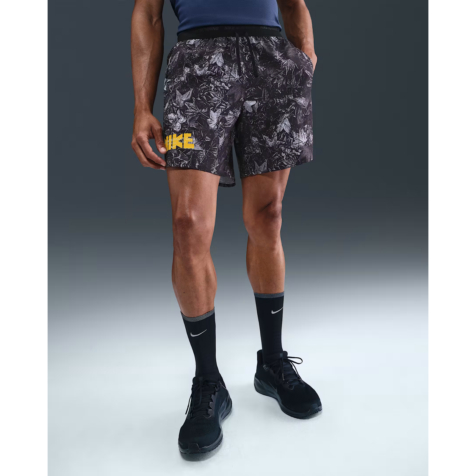 NIKE Stride Dri-FIT 7" Brief-Lined Printed Running Shorts Men's APPAREL - Mens Shorts BLACK/WHITE/REFLECTIVE SILVER