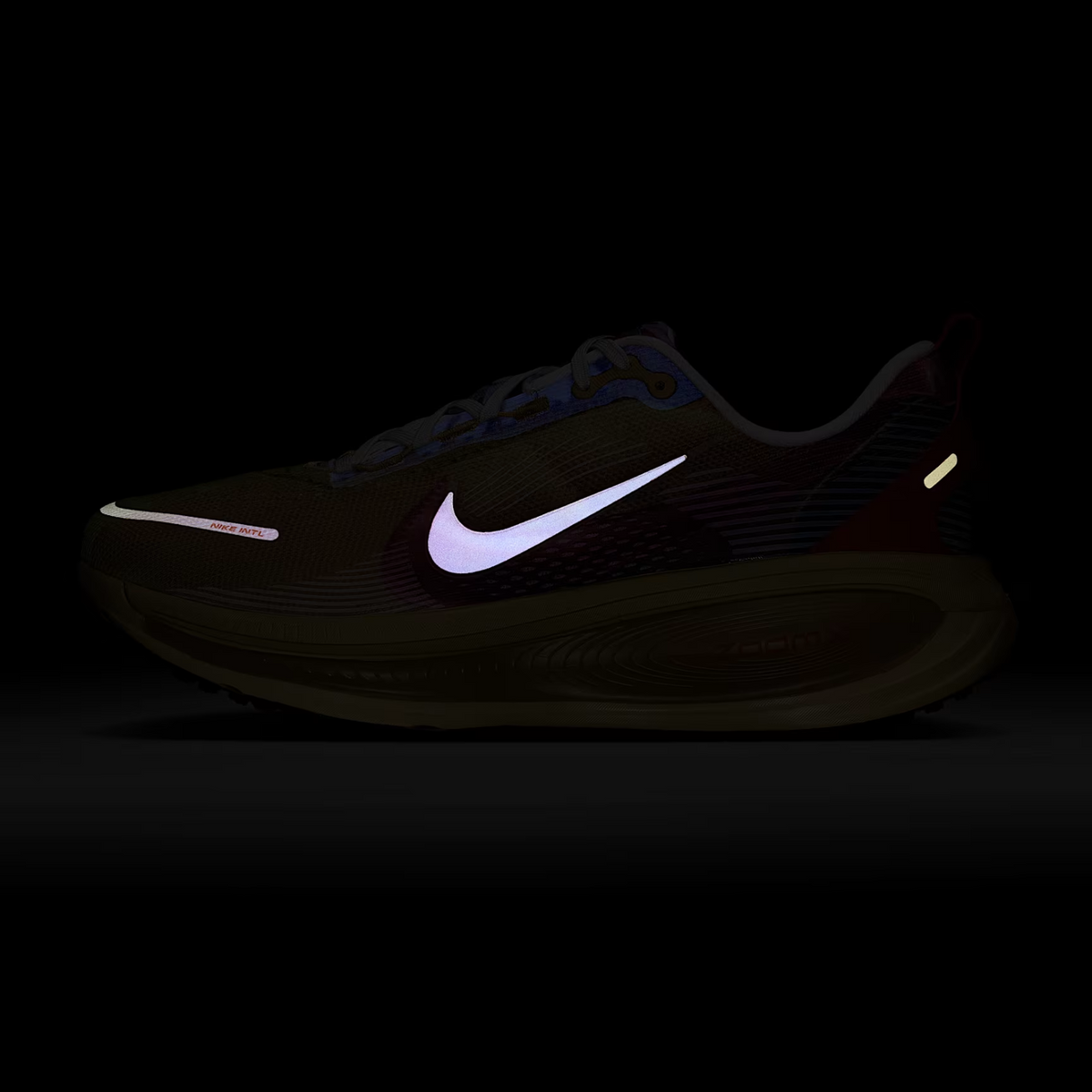 NIKE Vomero 18 SE Mens FOOTWEAR - Unisex Neutral Cushioned