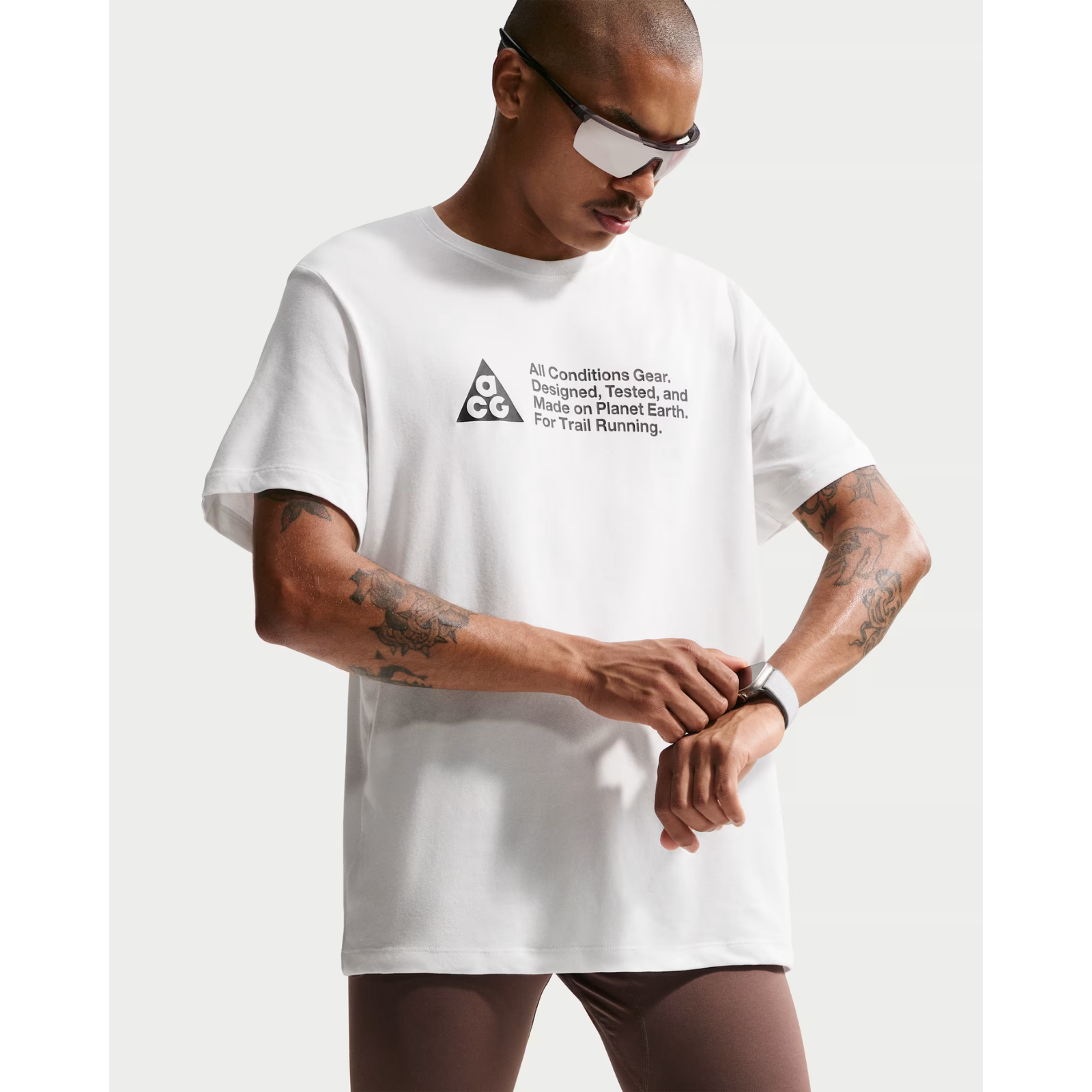 NIKE ACG Dri-FIT Trail-Running T-Shirt Mens APPAREL - Mens T-Shirts SUMMIT WHITE