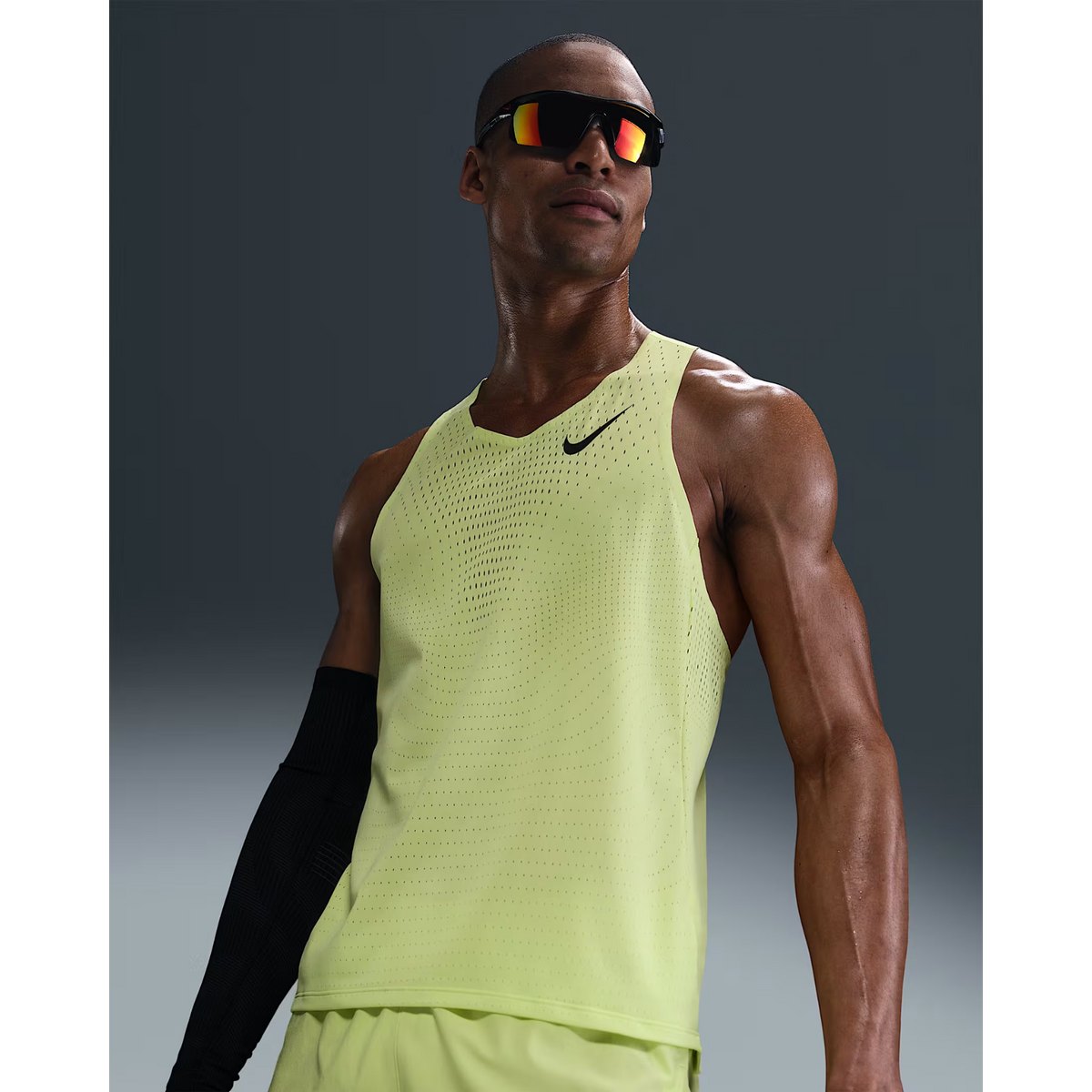 NIKE AeroSwift Singlet Mens APPAREL - Mens Singlets LIGHT LEMON TWIST/BLACK