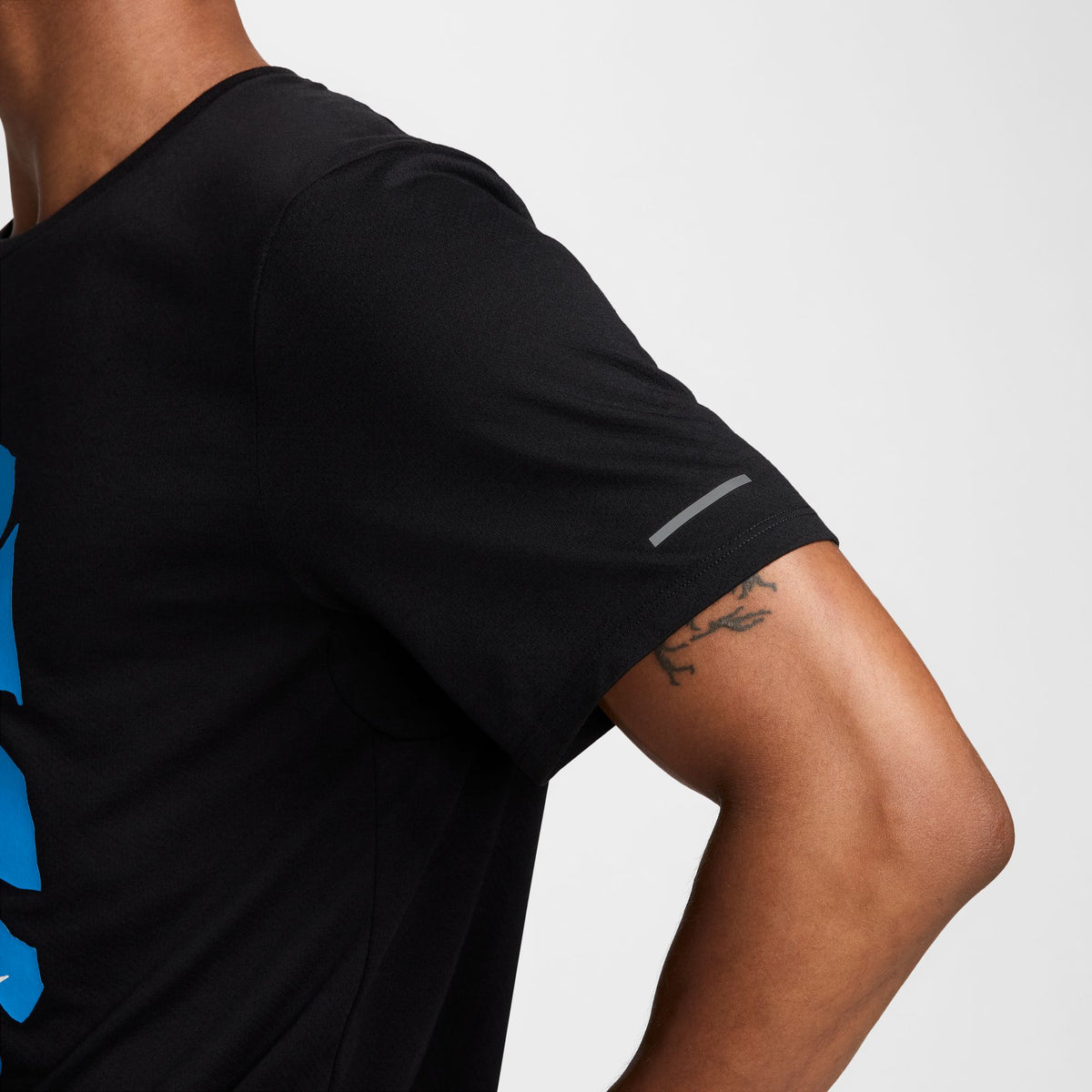 Nike Rise 365 Run Energy Men&#39;s APPAREL - Mens T-Shirts 