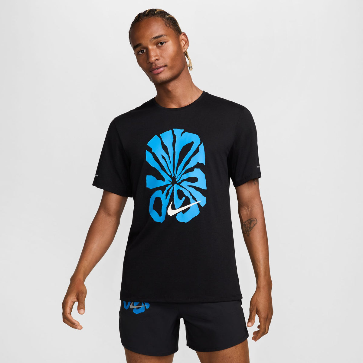 NIKE Rise 365 Run Energy Mens APPAREL - Mens T-Shirts BLACK / SUMMIT WHITE