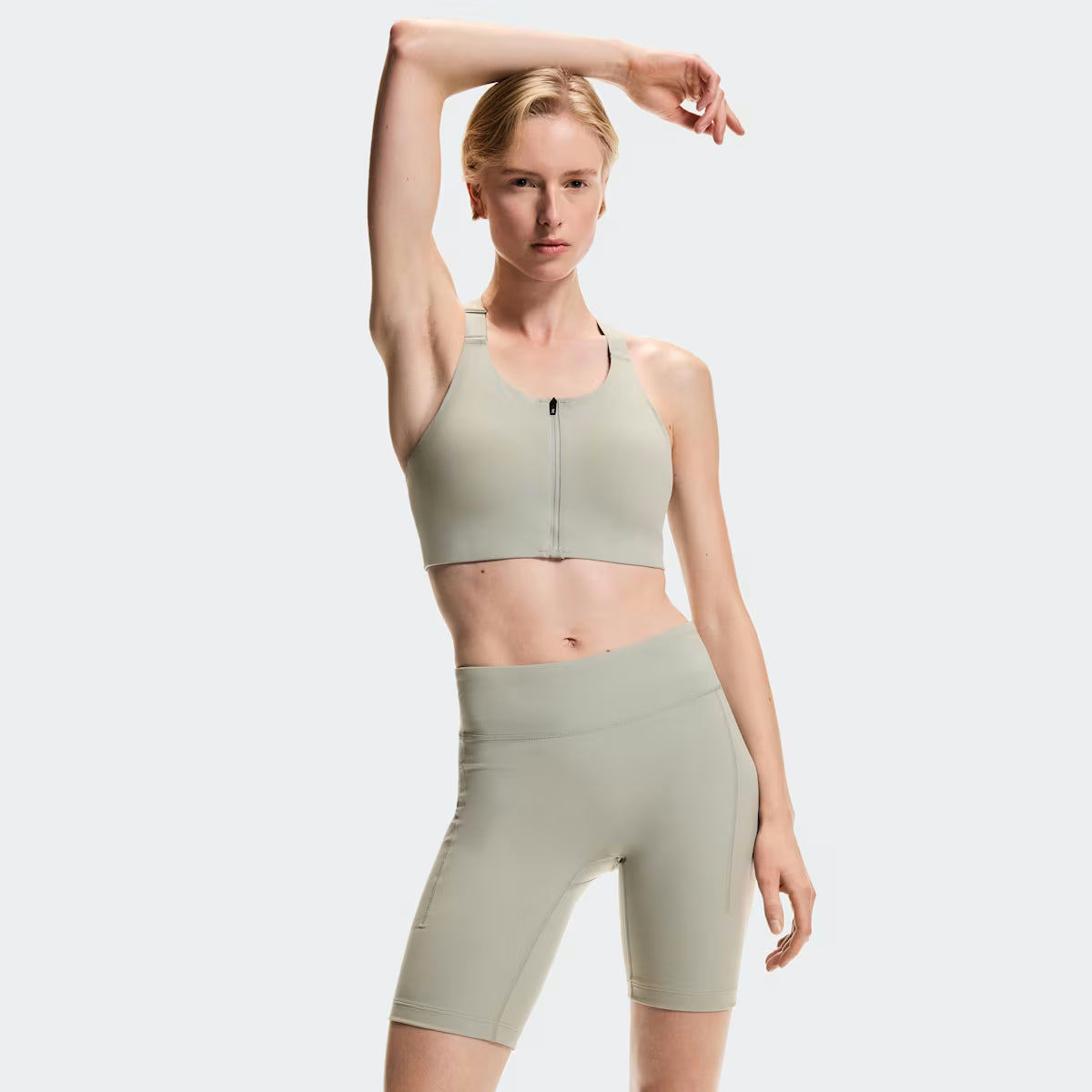 ON 8" Performance Tights Womens APPAREL - Womens Tights