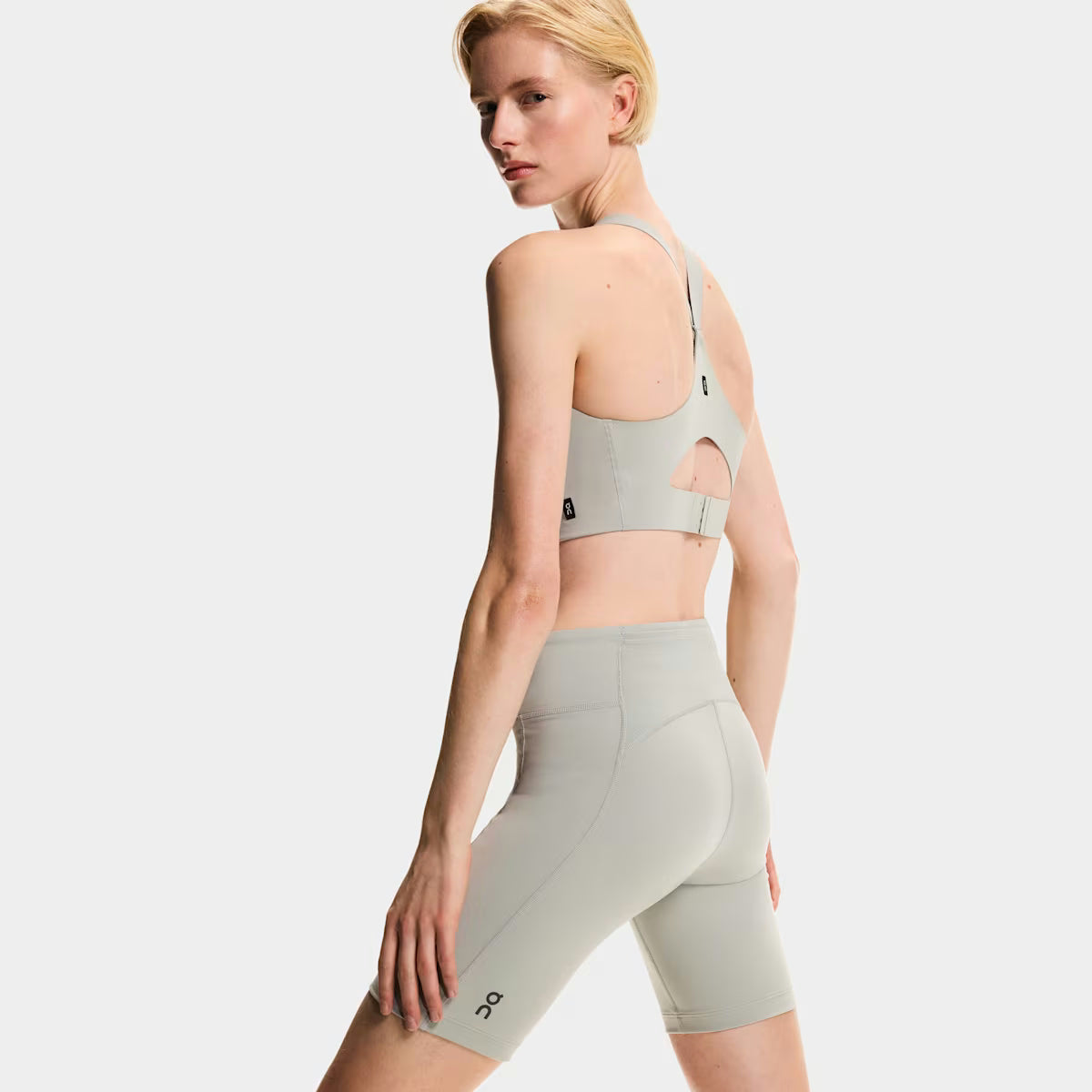 ON 8" Performance Tights Womens APPAREL - Womens Tights