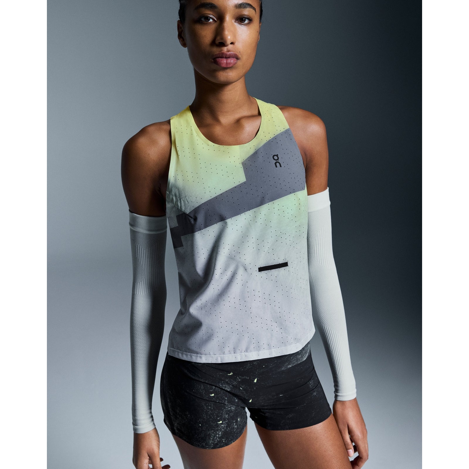 ON Race Singlet Womens APPAREL - Womens Tanks LIMELIGHT/GLACIER