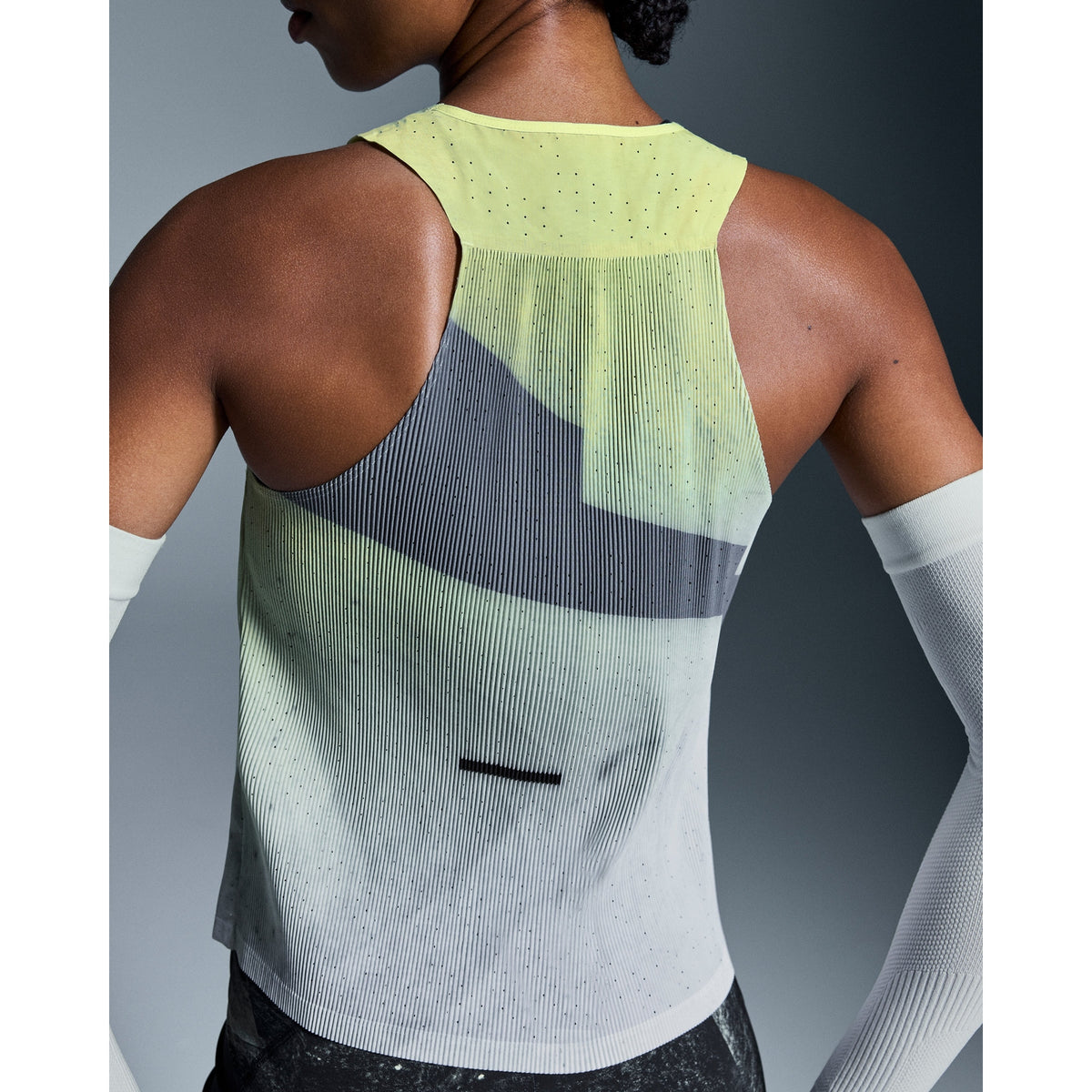 ON Race Singlet Womens APPAREL - Womens Tanks