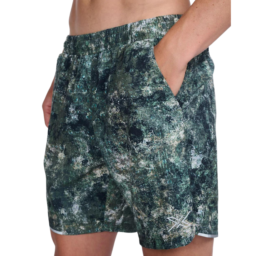 2XU Aero 7 Inch Shorts Mens APPAREL - Mens Shorts TRAILSCAPE MOSS/SILVER REFLECTIVE