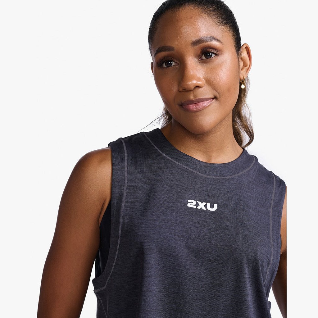 2XU Motion Crop Tank Womens APPAREL - Womens Tanks INDIA INK/WHITE